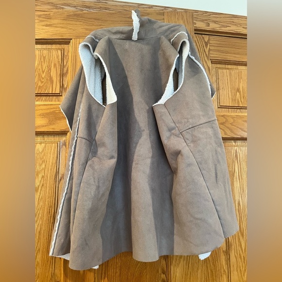 Nordstrom Rack - Faux, Sherpa & Suede Vest - Picture 12 of 12
